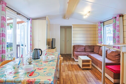 Mobile Home 'Mobilhome Tout Équipé Bois Masson' with Shared Pool and Shared Terrace