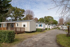 Exterior - Mobile Home 'Mobilhome Tout Équipé Bois Masson' with Shared Pool and Shared Terrace (Saint-Jean-de-Monts)