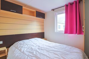 3 bedrooms - Mobile Home 'Mobilhome Tout Équipé Bois Masson' with Shared Pool and Shared Terrace (Saint-Jean-de-Monts)