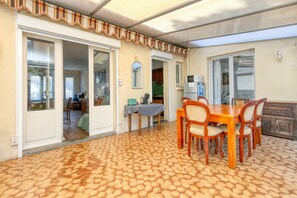 Dining - Holiday Home 'La Baule' with Wi-Fi (La Baule)