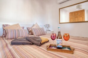 1 bedroom, free WiFi, bed sheets - Holiday Home 'Brandy' with Sea View, Wi-Fi and Air Conditioning (Calpe)
