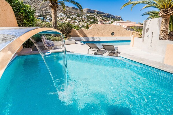 A heated pool - Holiday Home 'Brandy' with Sea View, Wi-Fi and Air Conditioning (Calpe)