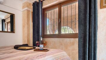 1 bedroom, free WiFi, bed sheets