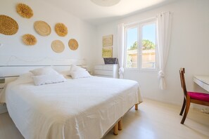 3 chambres, fer et planche à repasser, Wi-Fi gratuit, draps fournis