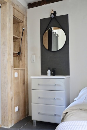 2 chambres, fer et planche Ă repasser, Wi-Fi gratuit, draps fournis
