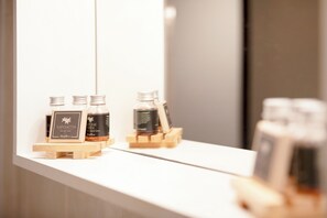 Shower, hair dryer, towels - Maison Jaccod Ground Floor Apartment with Mountain View and Wi-Fi (Morgex)