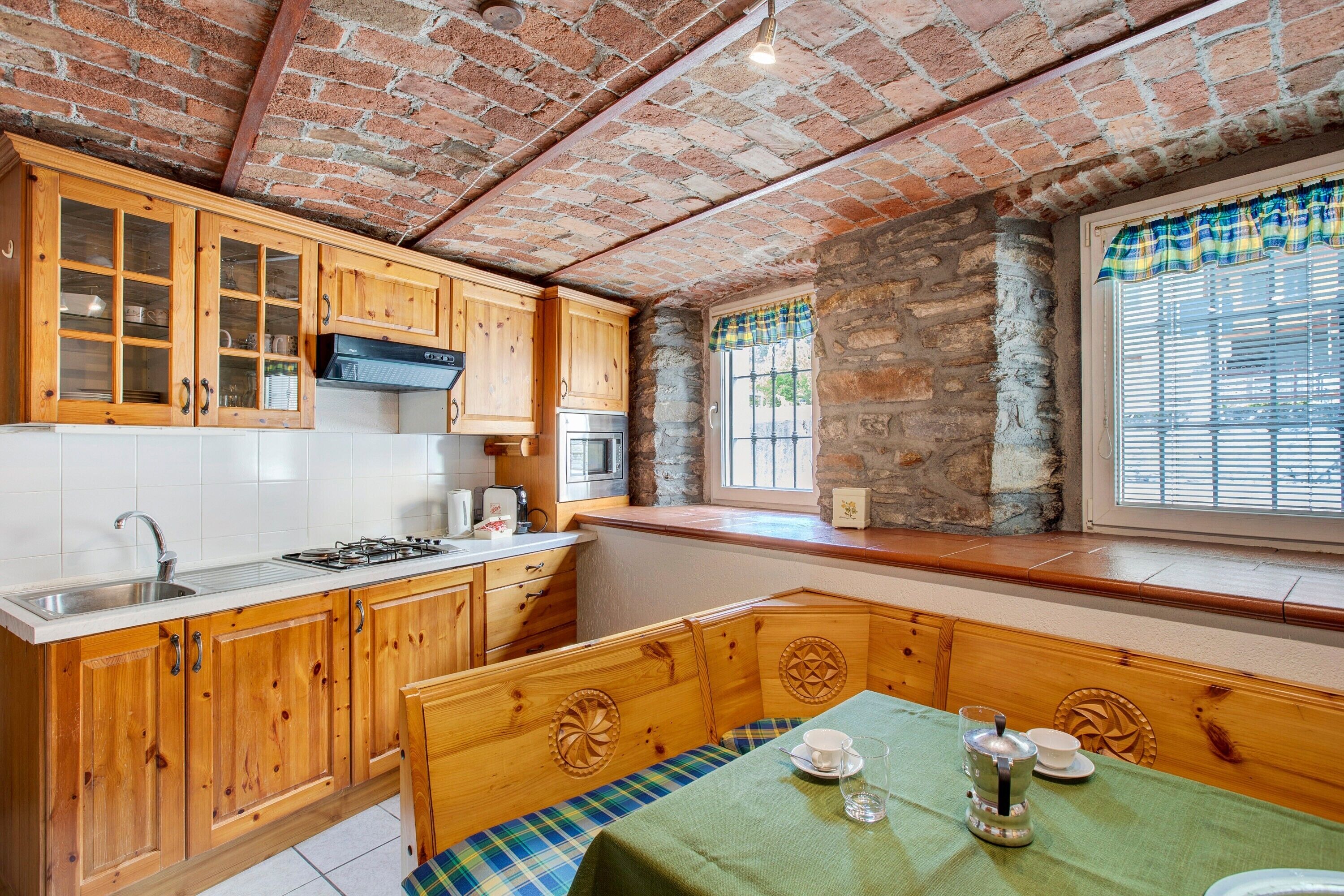 Refrigerador, microondas, placa de cocina, cafetera/tetera