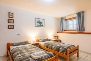 1 chambre, fer et planche à repasser, accès au Wi-Fi (inclus)