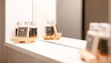 Ducha, secador de pelo, toallas