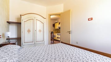 4 Schlafzimmer, Bügeleisen/Bügelbrett, Bettwäsche