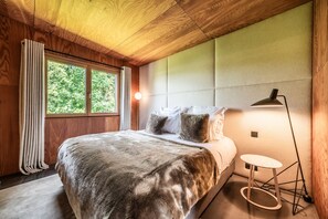 5 bedrooms, iron/ironing board, free WiFi, bed sheets