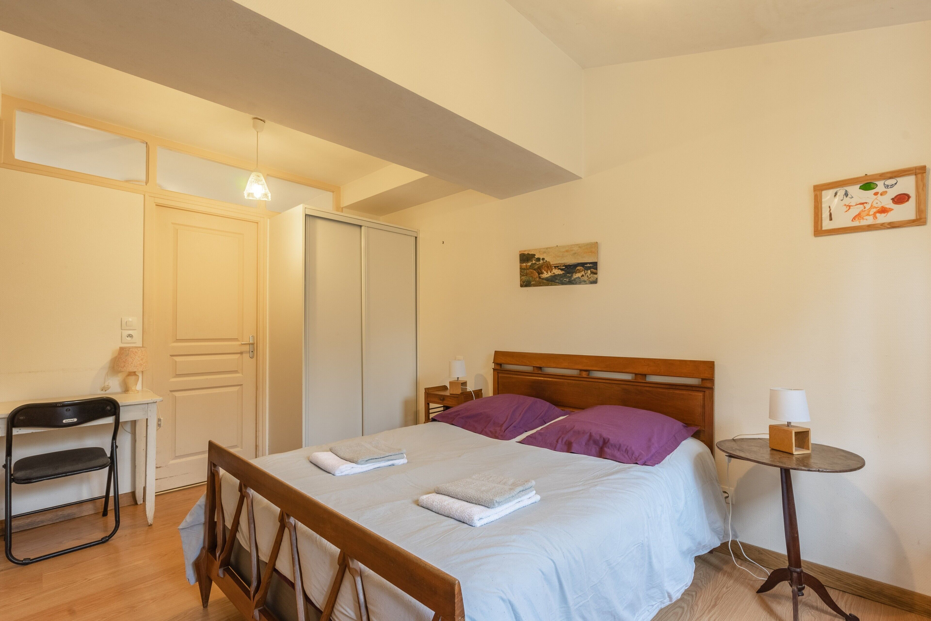 1 slaapkamer, een strijkplank/strijkijzer, gratis wifi, beddengoed