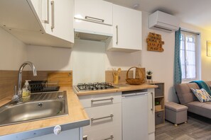 Refrigerador, microondas, horno, placa de cocina