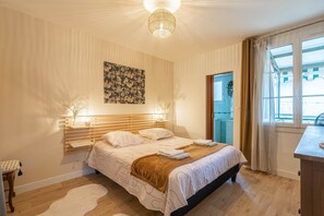 2 habitaciones, tabla de planchar con plancha y ropa de cama 