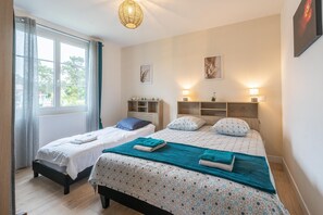 3 bedrooms, iron/ironing board, bed sheets