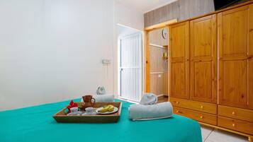 1 chambre, fer et planche Ă repasser, Wi-Fi gratuit, draps fournis
