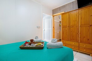 1 chambre, fer et planche à repasser, Wi-Fi gratuit, draps fournis