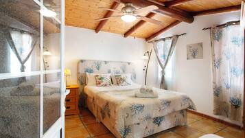 1 slaapkamer, een strijkplank/strijkijzer, gratis wifi, beddengoed