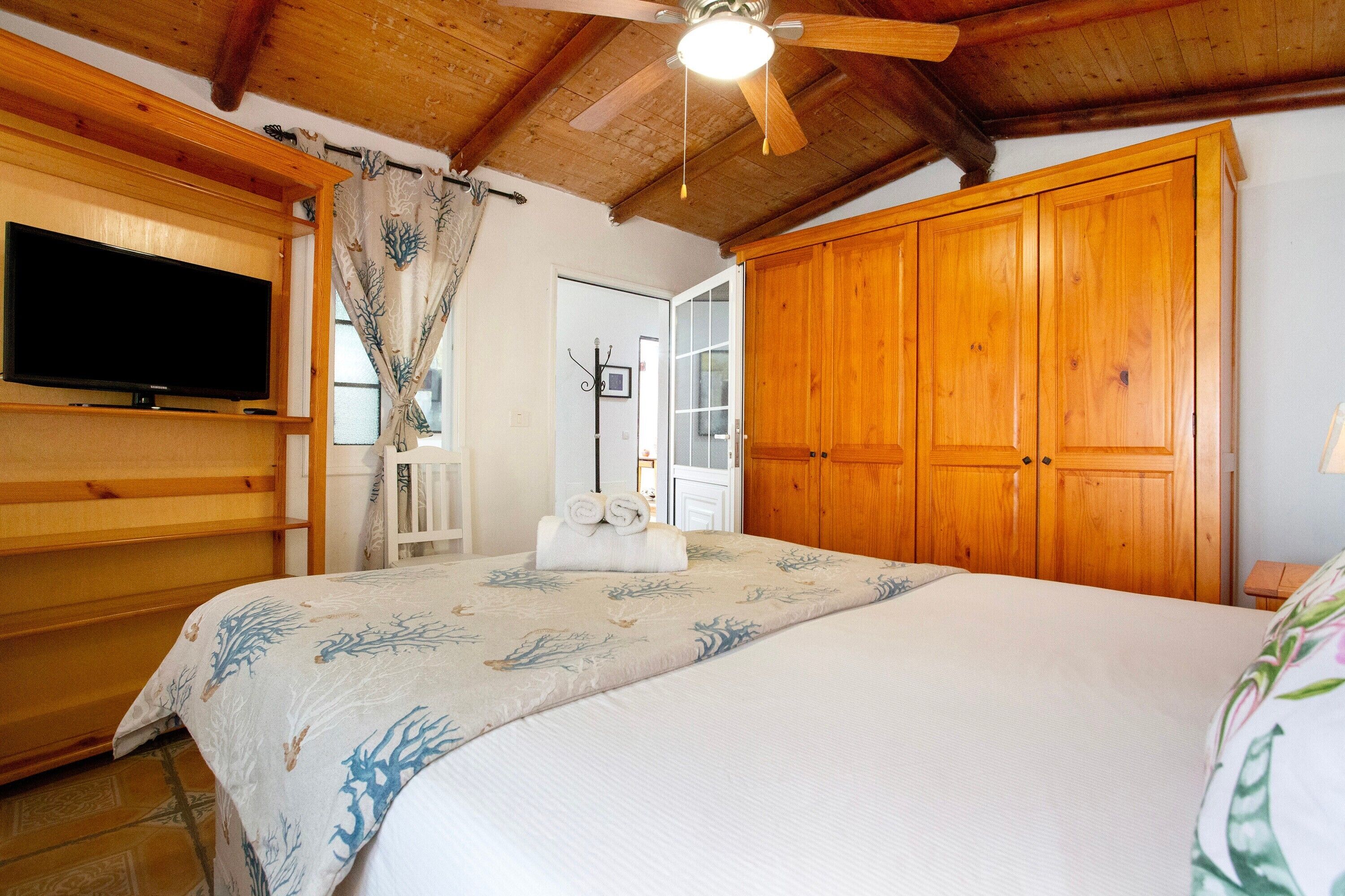 1 chambre, fer et planche à repasser, Wi-Fi gratuit, draps fournis