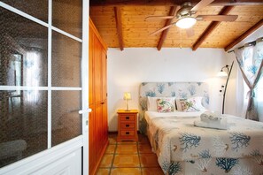 1 habitación, tabla de planchar con plancha, wifi gratis y ropa de cama 