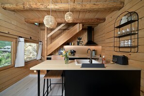 Fridge, microwave, oven, stovetop - Chalet "Cabanelise" with Mountain View & Private Terrace (Montauban-de-Luchon)