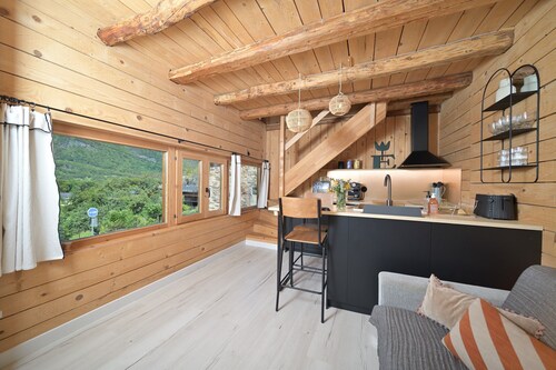 Chalet "Cabanelise" with Mountain View & Private Terrace
