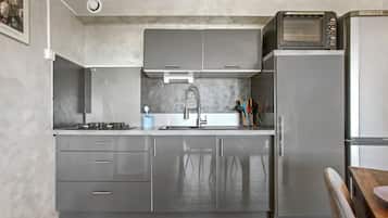 Refrigerador, microondas, horno, placa de cocina