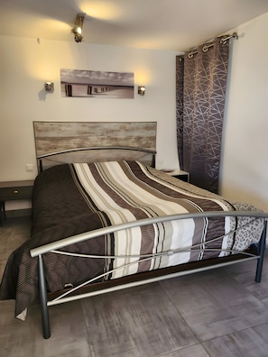 1 bedroom, iron/ironing board, free WiFi, bed sheets - 'Appart Rez De Jardin Vue Mer' – Sea View Apartment with Private Terrace and Wi-Fi (Cavalaire-sur-Mer)
