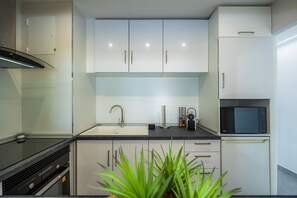 Frigorífic, microones, forn i placa de cuina 