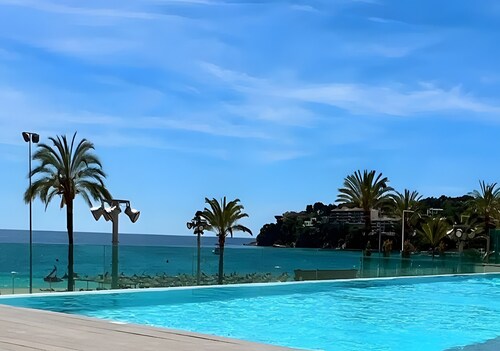 Ferienwohnung 'First Line Mediterranean' mit Meerblick, WLAN und Klimaanlage