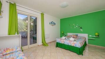 2 makuuhuonetta, silitysrauta/-lauta, ilmainen Wi-Fi, vuodevaatteet