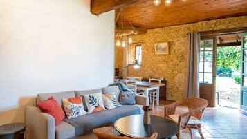 Televisie en een open haard