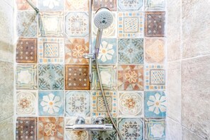 Shower, hair dryer, towels - Cottage 'La Caseta' with Shared Pool, Wi-Fi and Air Conditioning (Panjas)