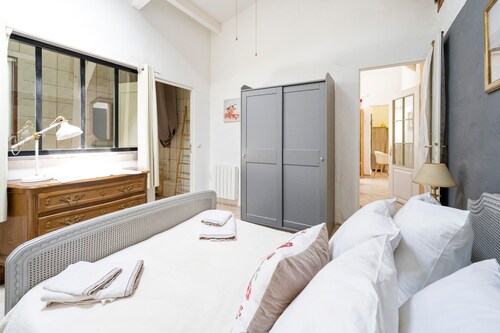 Petite maison 'Ostau Flor' avec piscine partagée, terrasse privée et Wi-Fi
