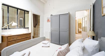 Petite maison 'Ostau Flor' avec piscine partagée, terrasse privée et Wi-Fi