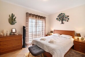 1 bedroom, bed sheets