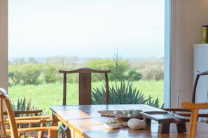 Dining - Holiday Home 'Belle Grande Maison Vue Mer' with Sea View, Private Terrace and Wi-Fi (Tréogat)