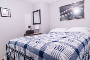 3 chambres, coffres-forts dans les chambres, fer et planche à repasser