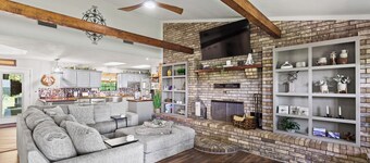 Beautiful Renovated Home-Mena Mountain View-UTV Trails-CMA-MTB-Kayak & Much More