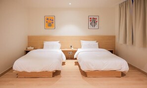 Herbergi fyrir tvo, tvö rúm | Sérhannaðar innréttingar, sérvalin húsgögn, ókeypis þráðlaus nettenging