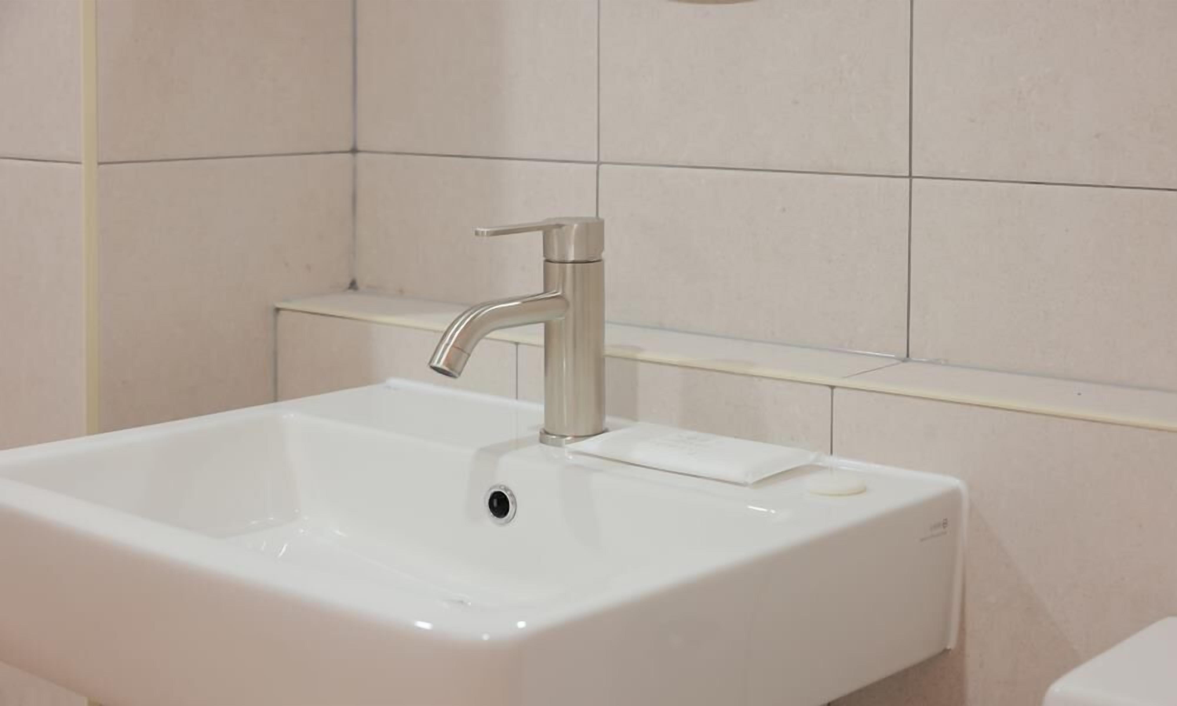 Shower, hair dryer, bathrobes, slippers