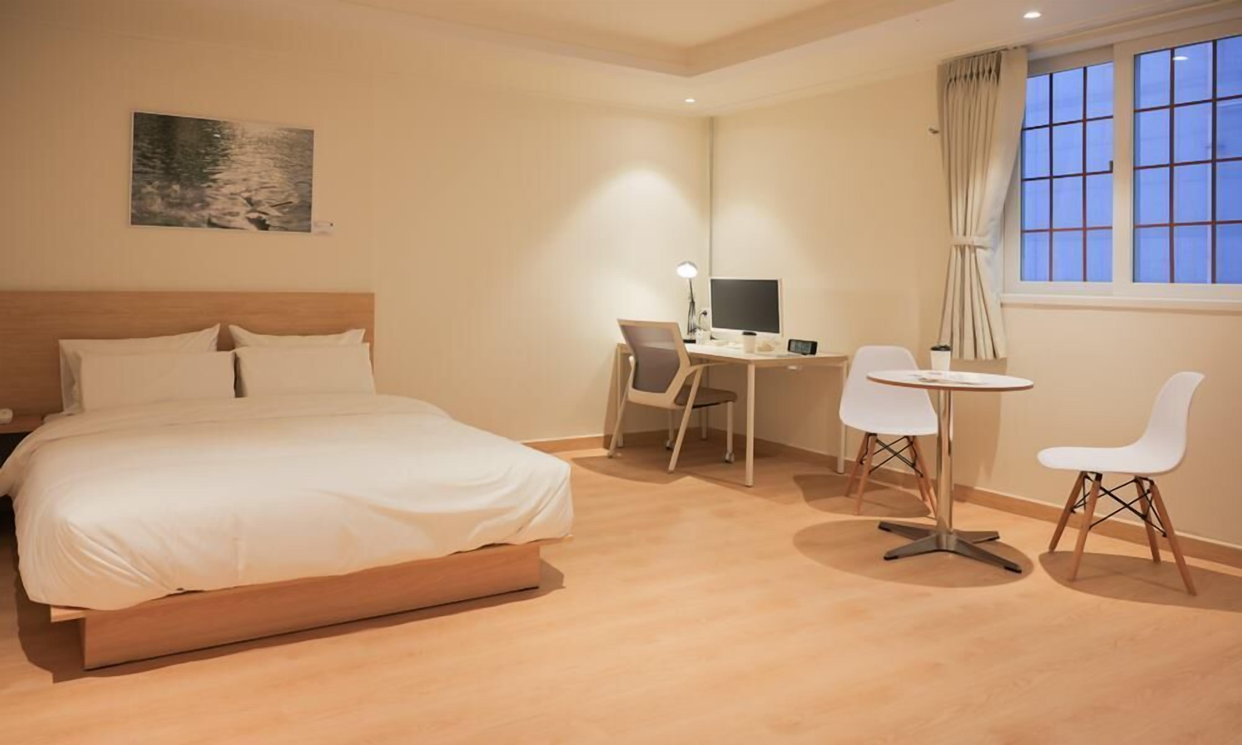 Business Double Room | Individually decorated, individually furnished, free WiFi, bed sheets