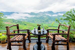 Literie de qualité supérieure, surmatelas, bureau, rideaux occultants