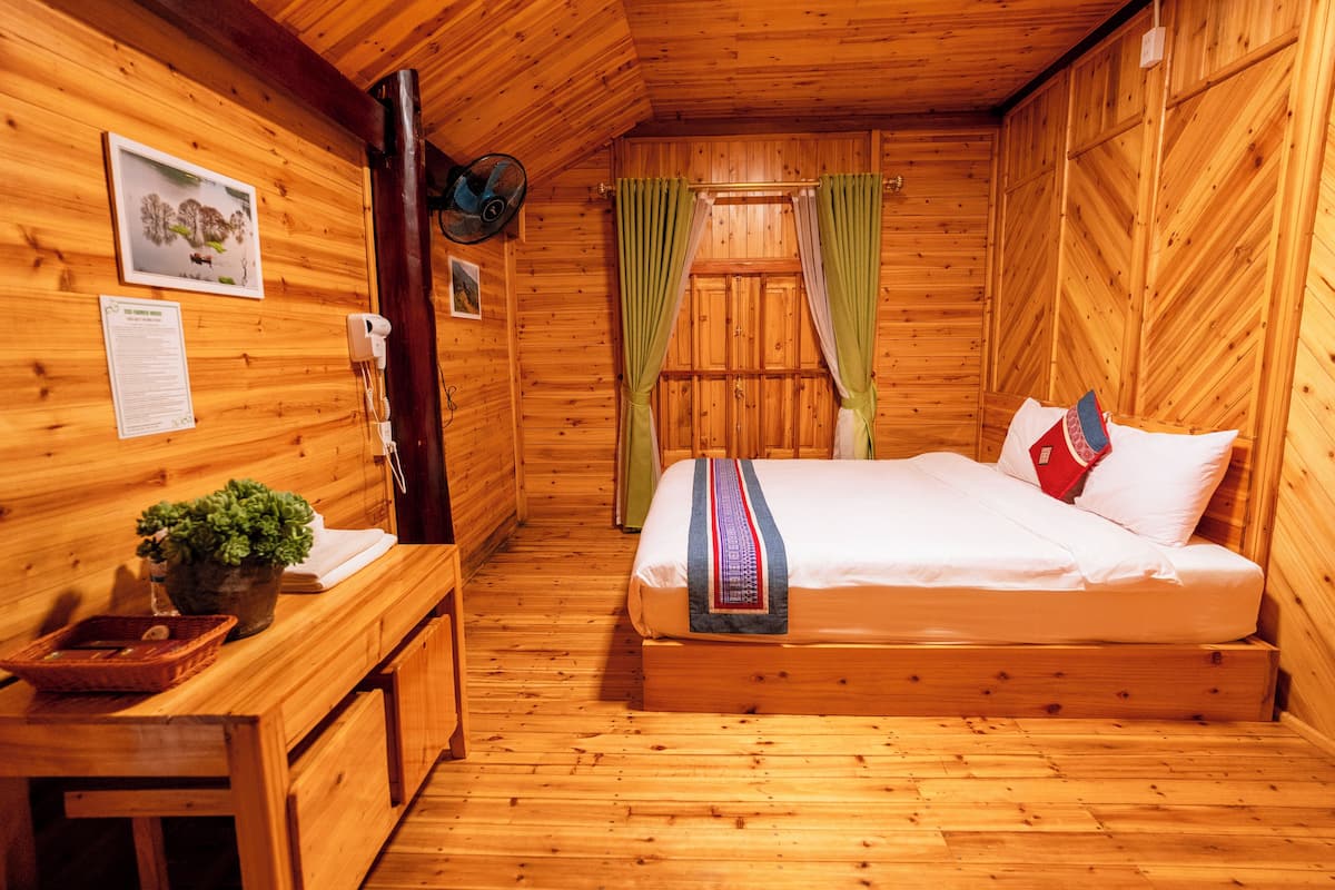 Superior Room, 1 King Bed, Mountain View