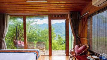 Luxury Bungalow, 1 King Bed, Mountain View | Premium bedding, pillowtop beds, desk, blackout drapes