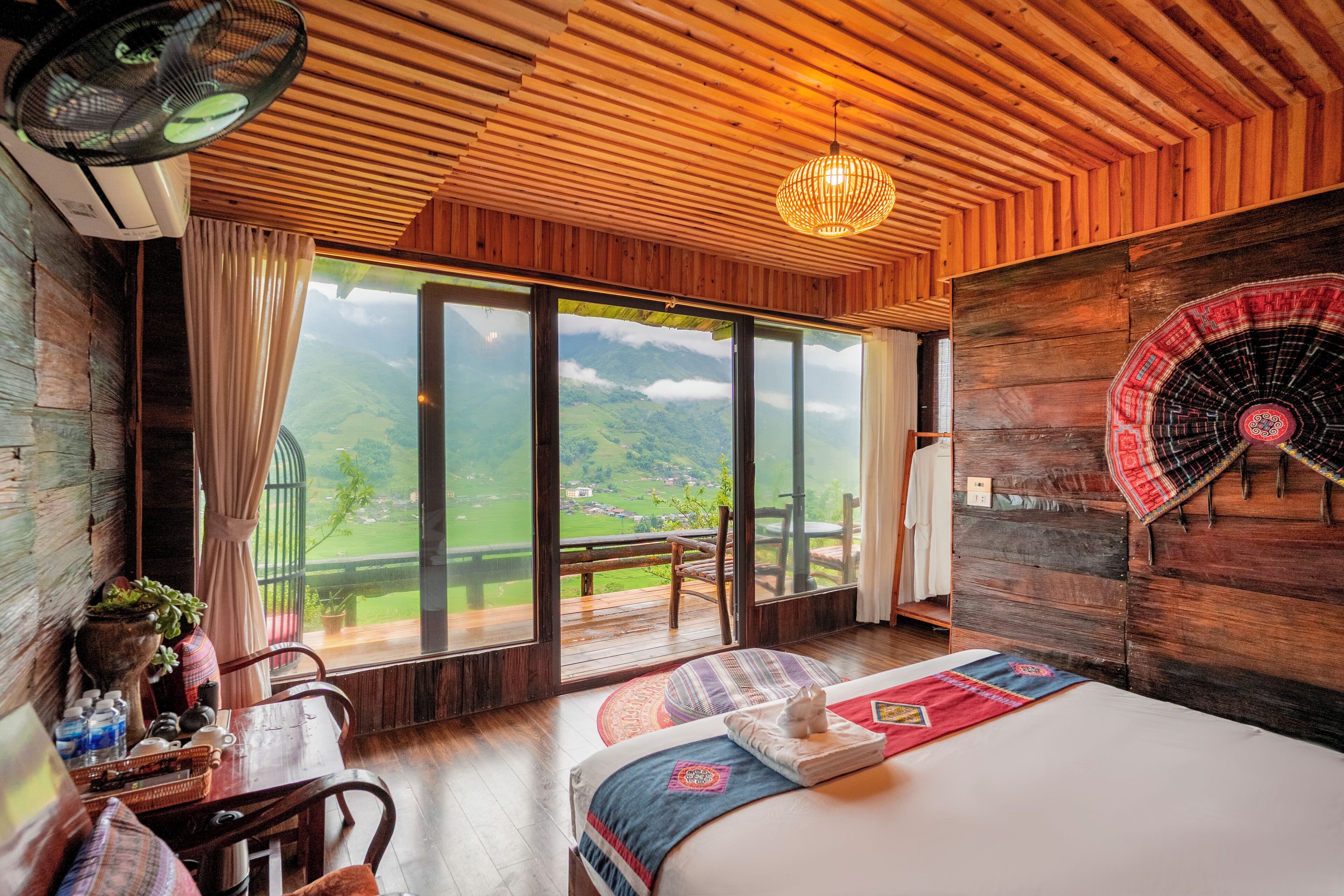 Luxury Bungalow, 1 King Bed, Mountain View | Premium bedding, pillowtop beds, desk, blackout drapes