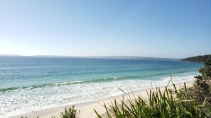 Beach nearby - Johnny & Paula's Place - Belle Escapes Jervis Bay (Vincentia)