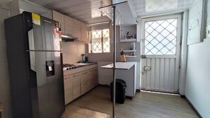 Fridge, oven, stovetop, coffee/tea maker