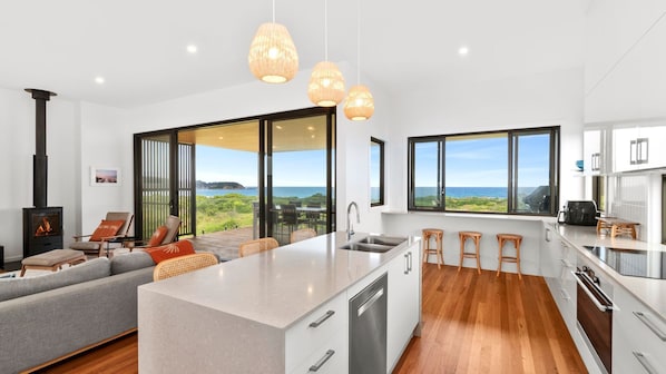 Fridge, microwave, oven, stovetop - Gorgeous Beachfront house in Tomakin (Tomakin)