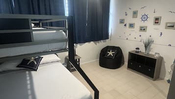 2 bedrooms, WiFi (free), bed sheets